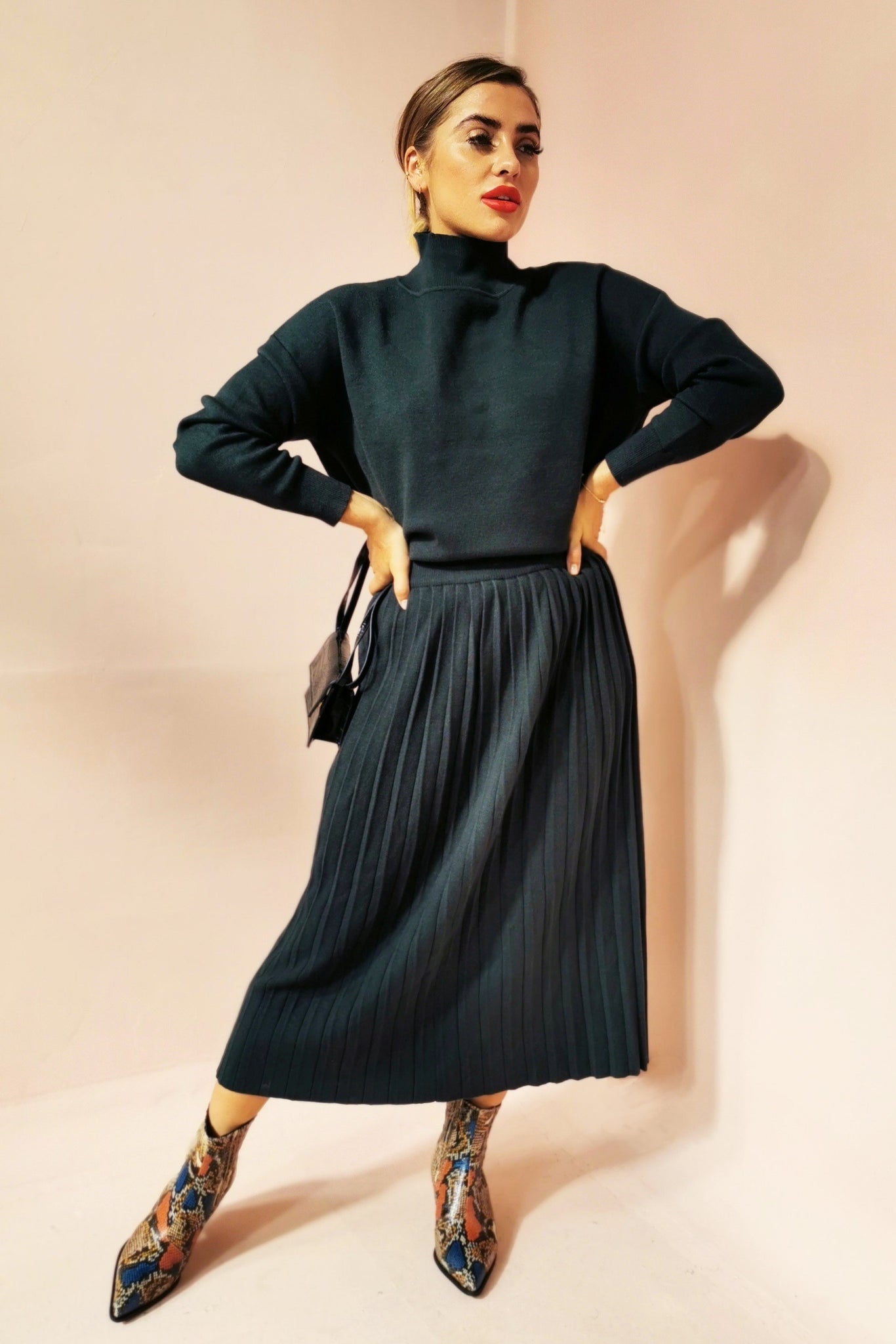 Green pleated 2024 knit skirt